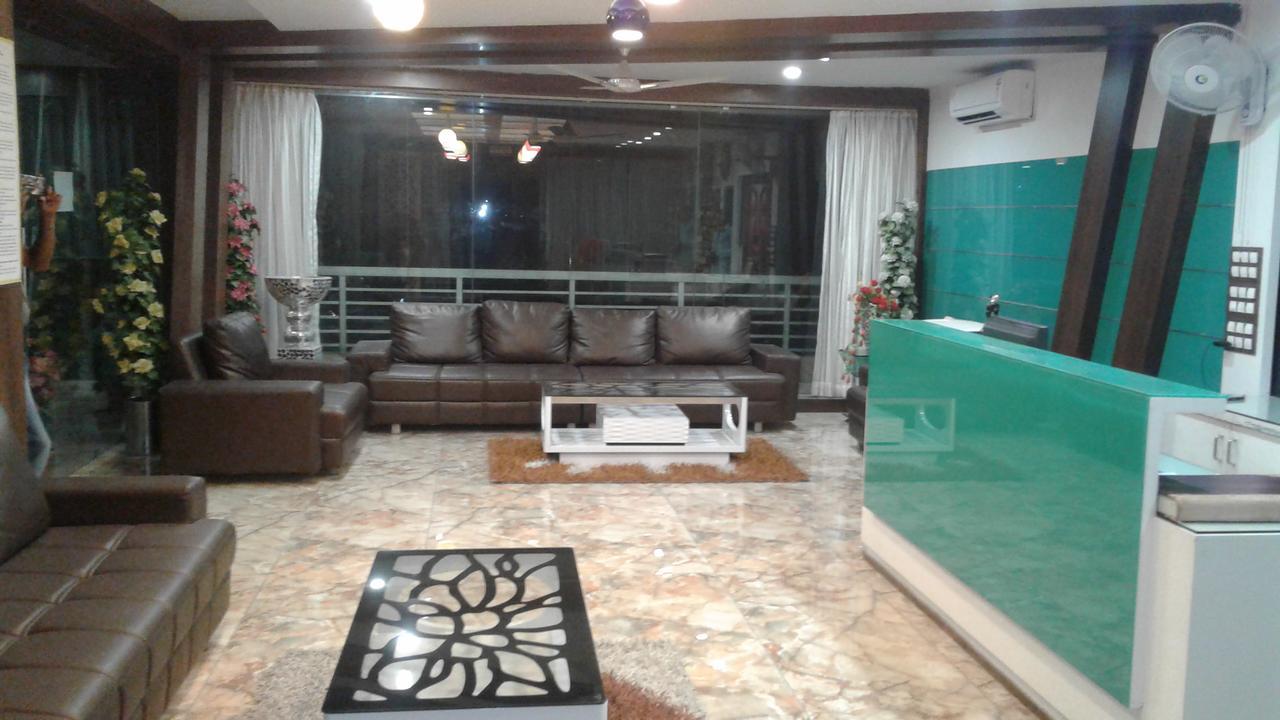 Hotel The Grand Parshwanath Sankeshvar Kültér fotó