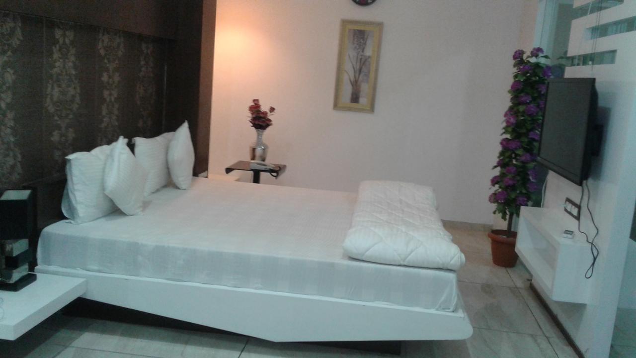 Hotel The Grand Parshwanath Sankeshvar Kültér fotó