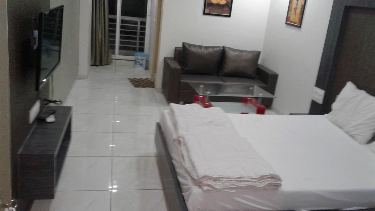 Hotel The Grand Parshwanath Sankeshvar Kültér fotó