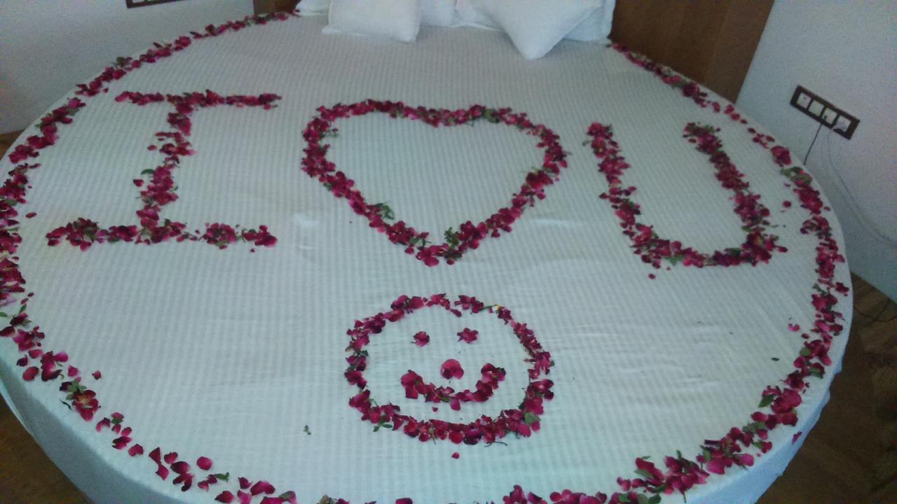 Hotel The Grand Parshwanath Sankeshvar Kültér fotó