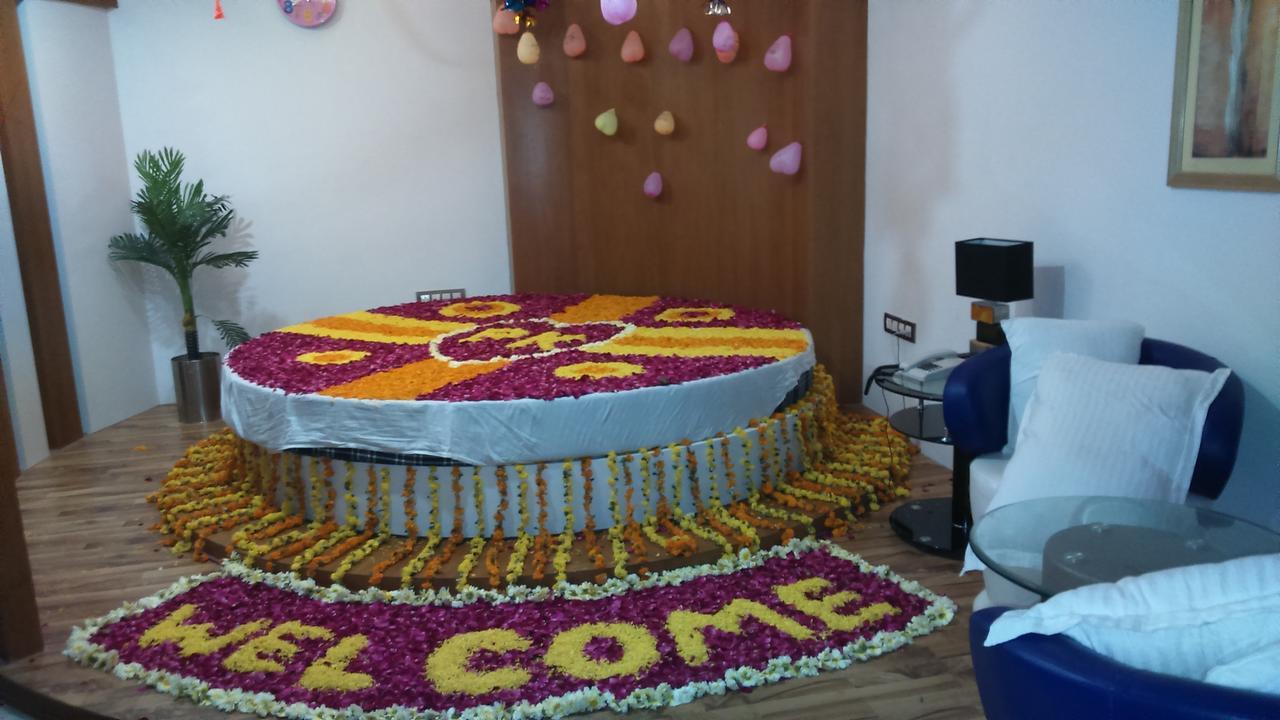 Hotel The Grand Parshwanath Sankeshvar Kültér fotó