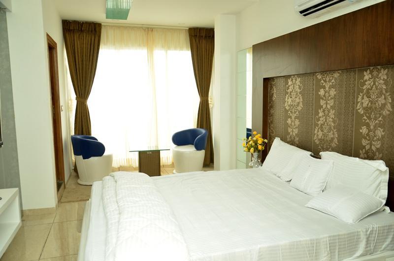 Hotel The Grand Parshwanath Sankeshvar Kültér fotó